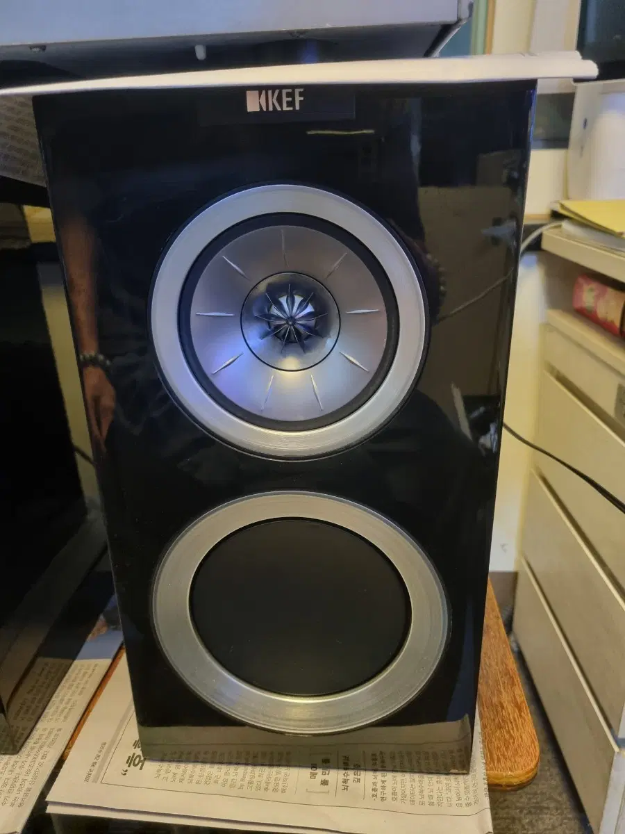 출시가 300만원정도 상위버젼 KEF R300 1조 팝니디