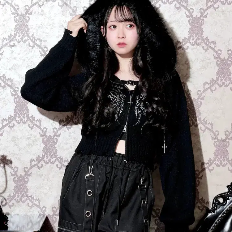 노에미 NOEMIE 트라이벌 자수 퍼 니트 크롭 후드집업