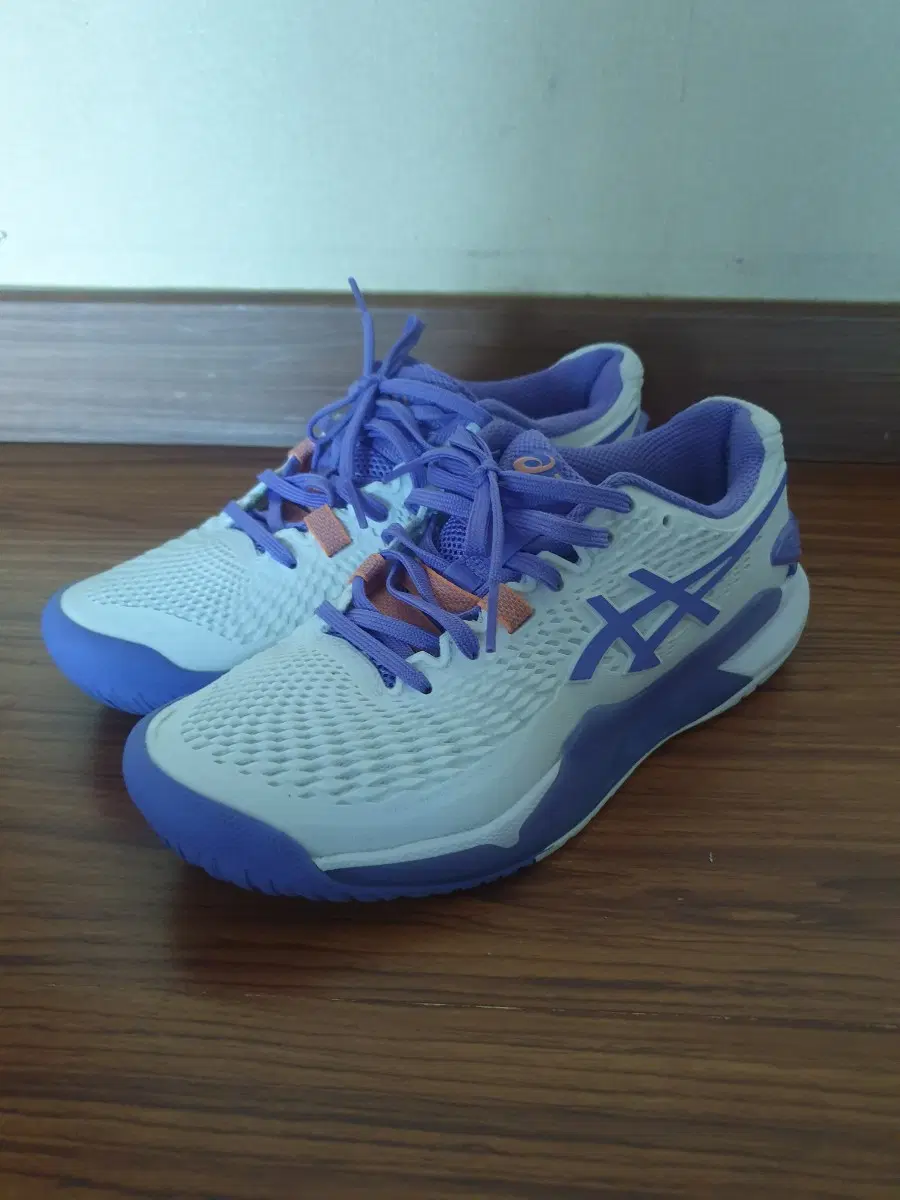 Genuine. Asics Gel-Resolution 9 tennis shoes