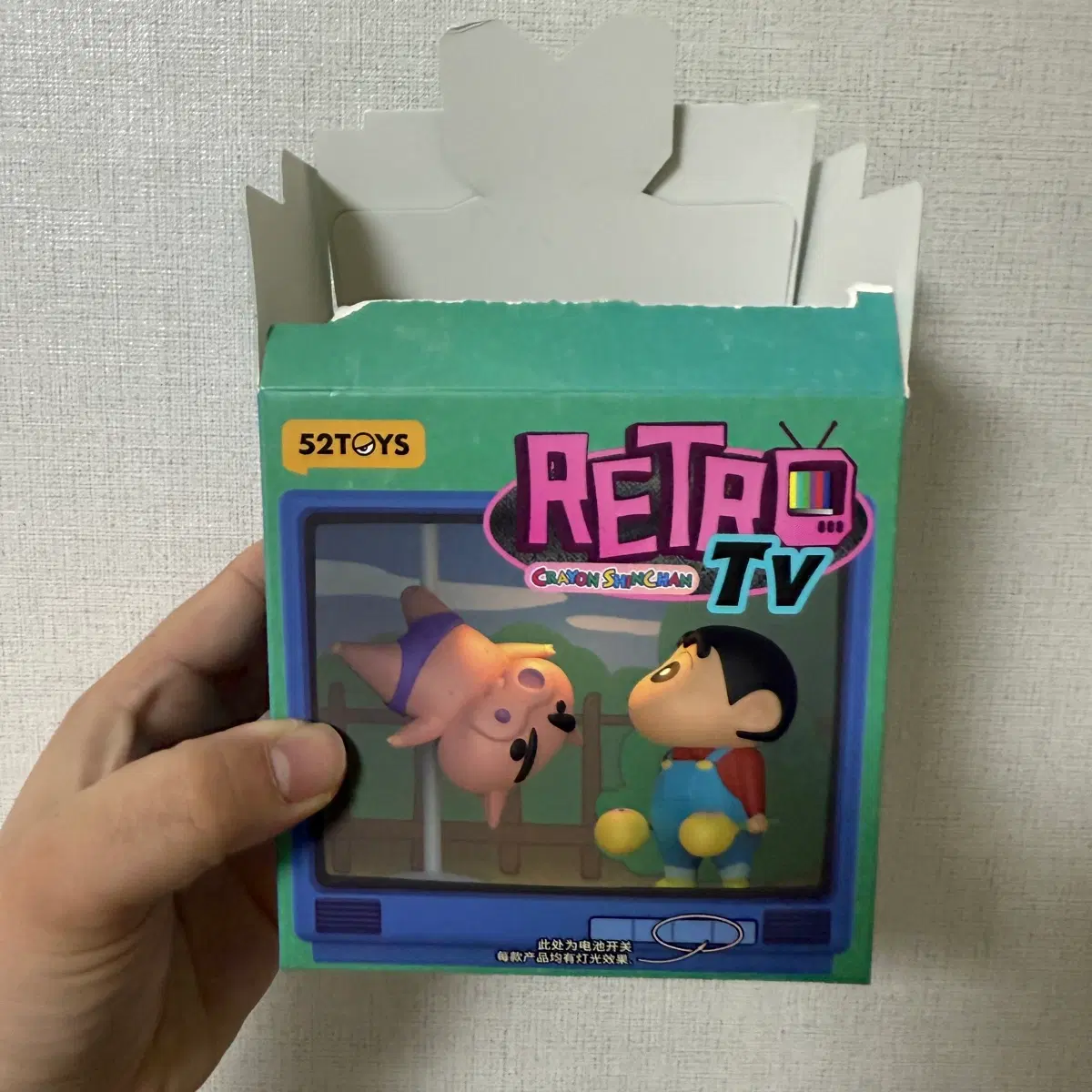 52TOYS 크레용신짱 레트로 TV 피규어