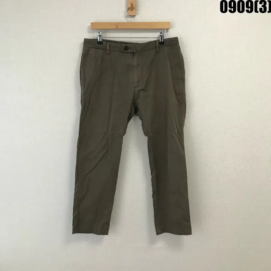 헨리코튼 카키색 면바지 84