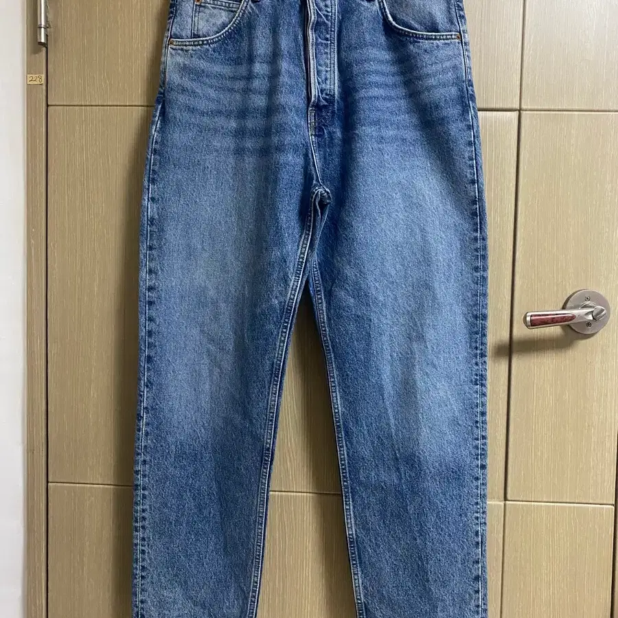 [ZARA] 자라 테이퍼드 버튼플라이 워싱데님 32사이즈