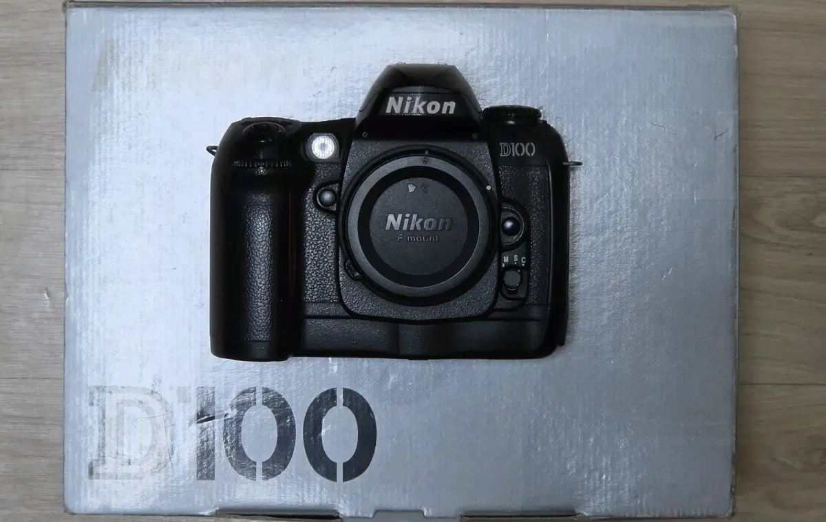 니콘 D100 DSLR 카메라 + 니콘 35mm 1.8G 렌즈
