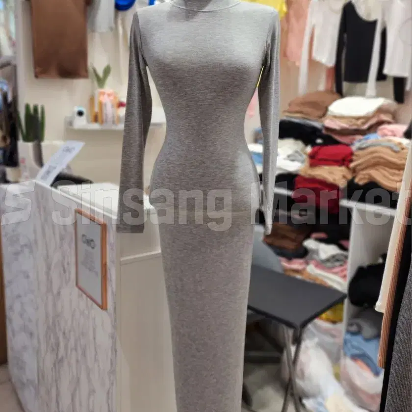 [빠른발송] 글램반목긴팔ops 기모 스판짱 뒤트임 반폴라 롱원피스