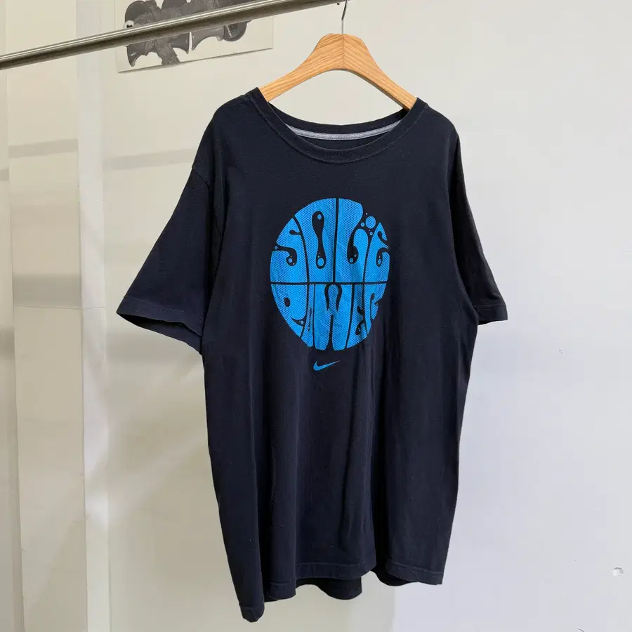 NIKE 반팔티