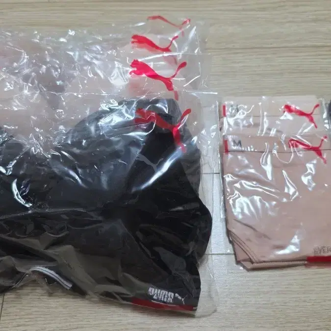 푸마 여성용 브라, 팬티 셋 팝니다.