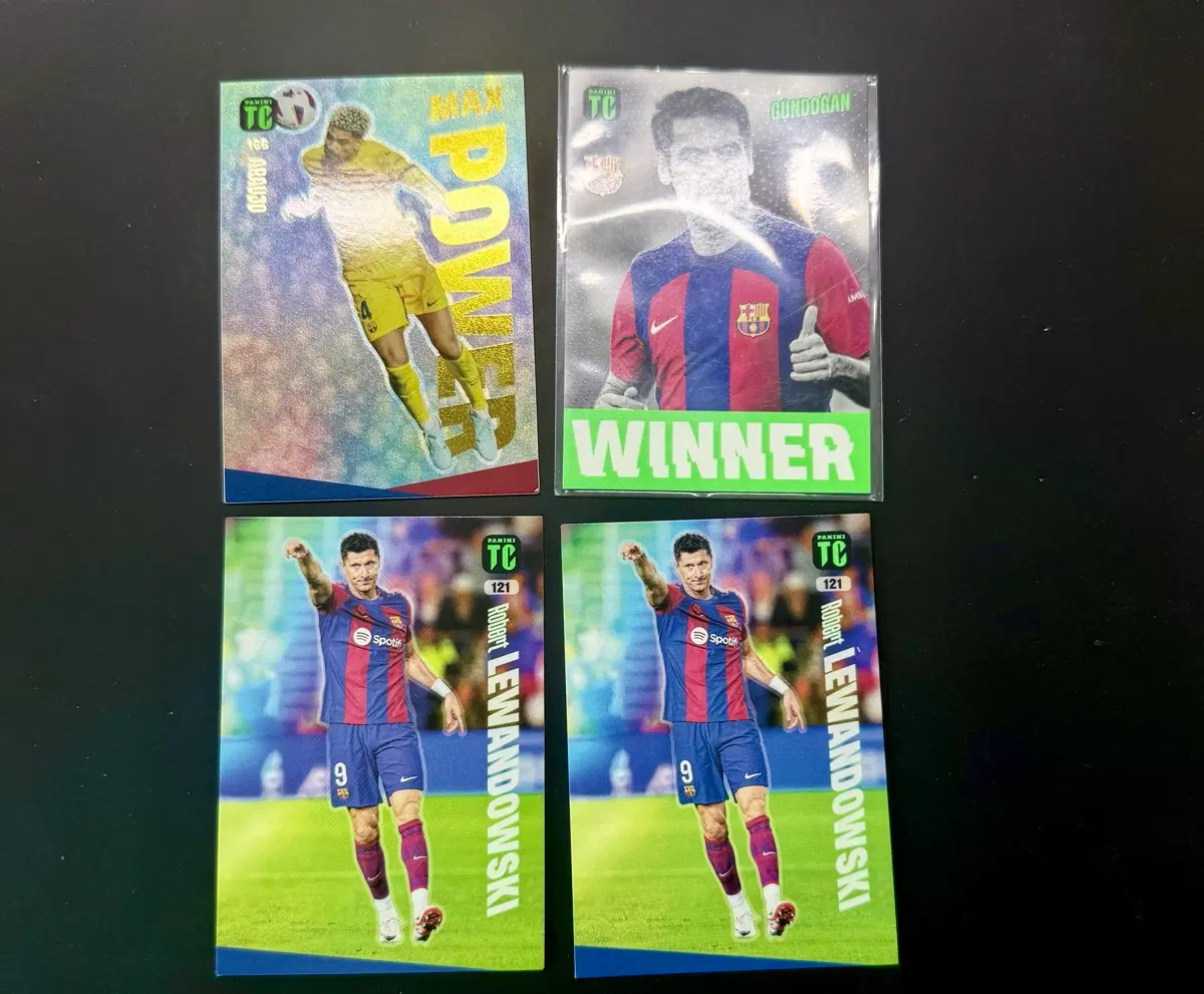 파니니 TC 축구 카드 로베르트 레반도프스키 2장 + 아라우호 1장 + 귄도안 1장