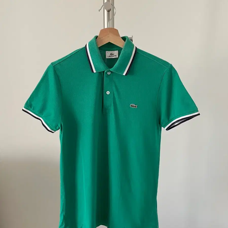 라코스테(LACOSTE) 반팔 카라티
