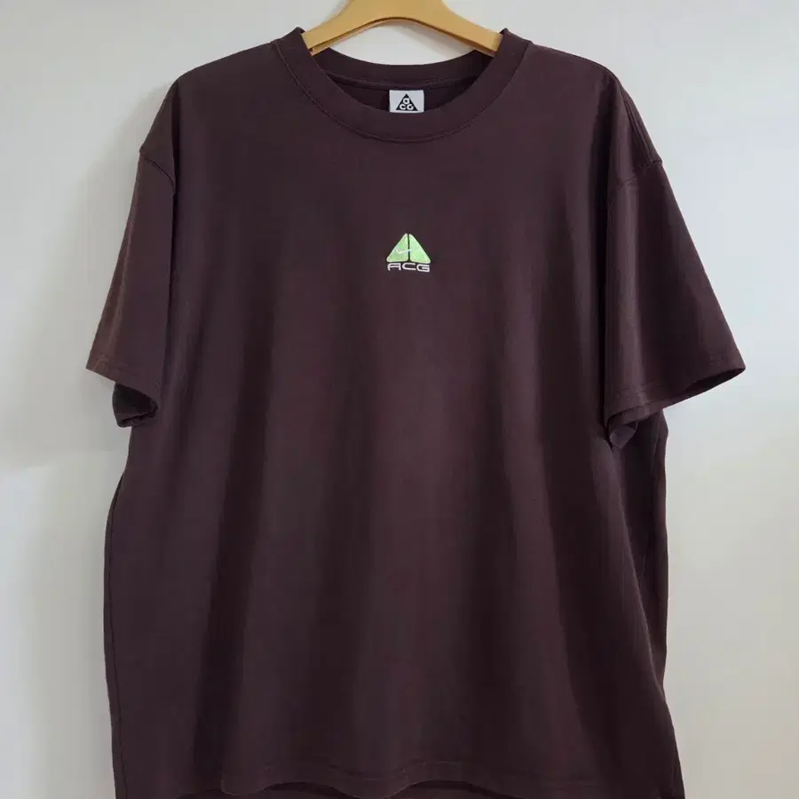 나이키 ACG 스몰 로고 자수 초코맛 반팔티셔츠 XL