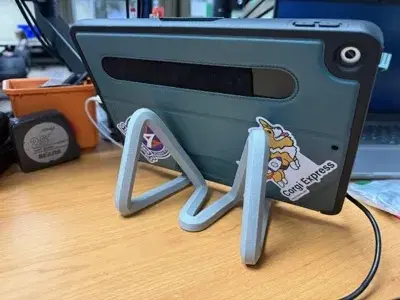 책상 위 태블릿 거치대