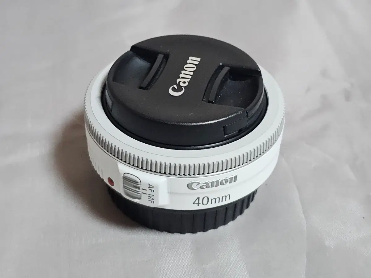 캐논 EF 40mm STM 화이트 렌즈