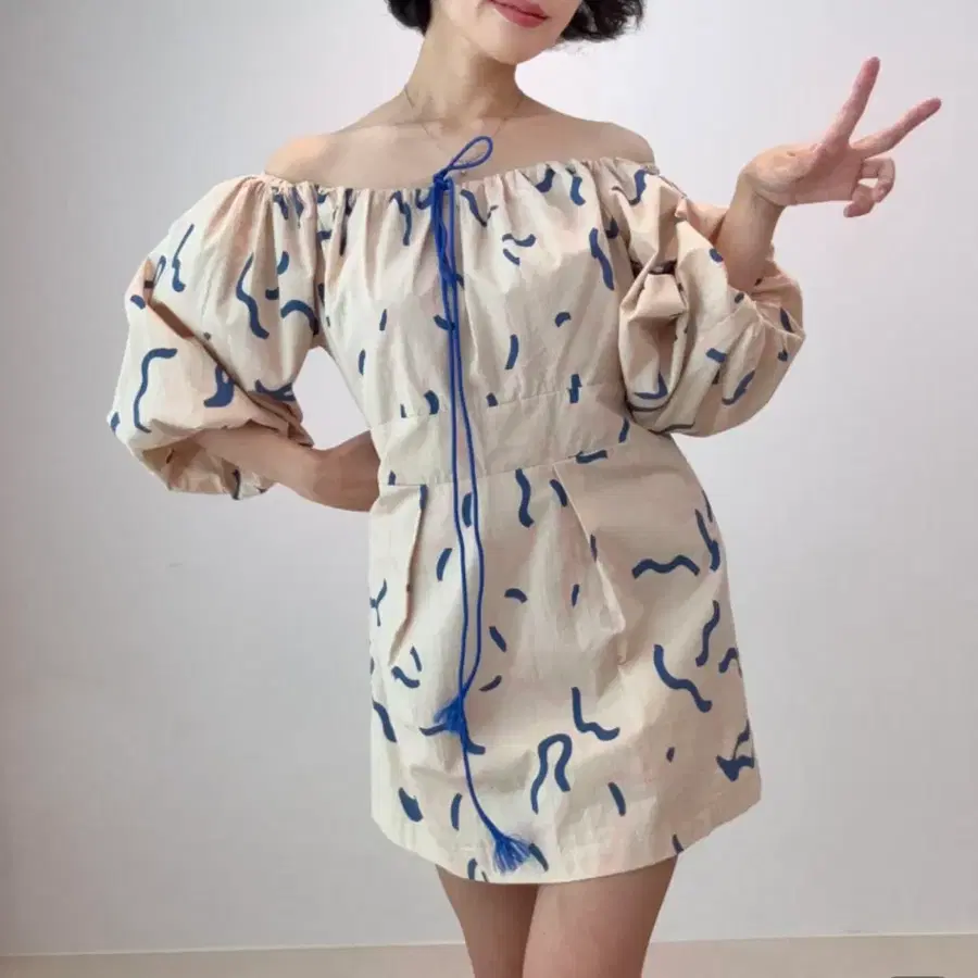 오프숄더 원피스 퍼프 미니 패턴 바캉스룩 휴양지 데이트룩 셔링 러블리 원피스