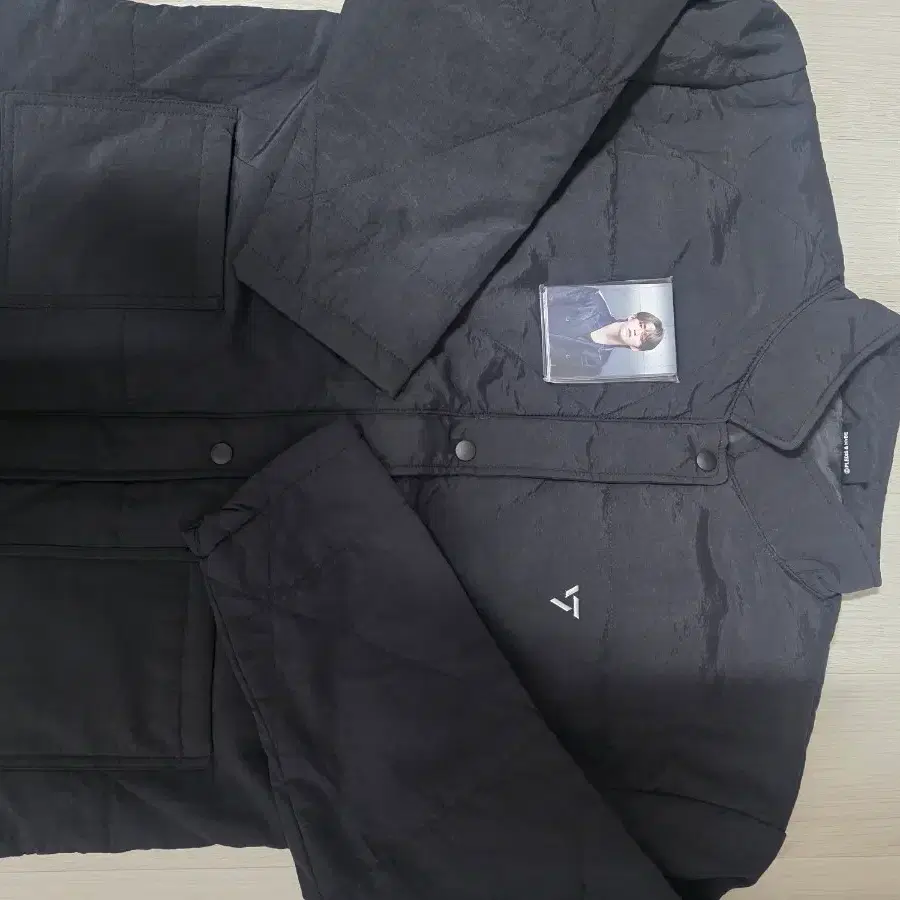 세븐틴 'LIGHT DOWN JACKET' 경량 패딩L(비닐 포카모두포함)
