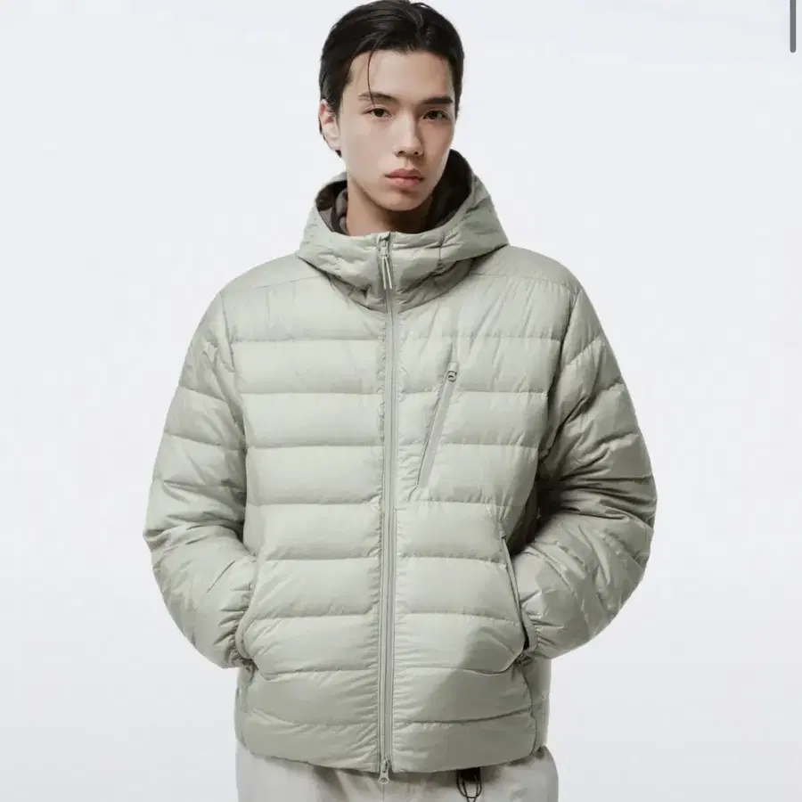 무신사 스탠다드 무탠다드 후디드 라이트 다운 재킷 경량 패딩 피스타치오 색상