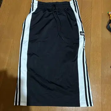 아디다스 롱 스커트 스냅 버튼 블랙
