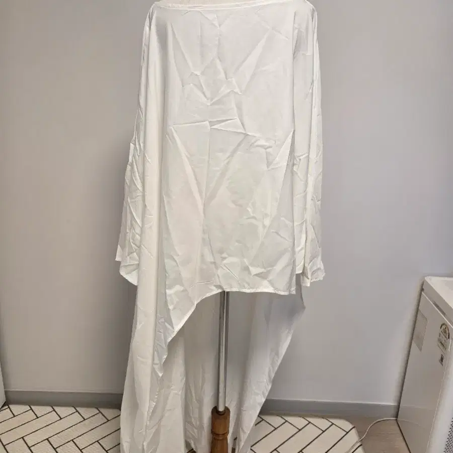 (4XL)새상품 화이트 언발란스 롱 블라우스