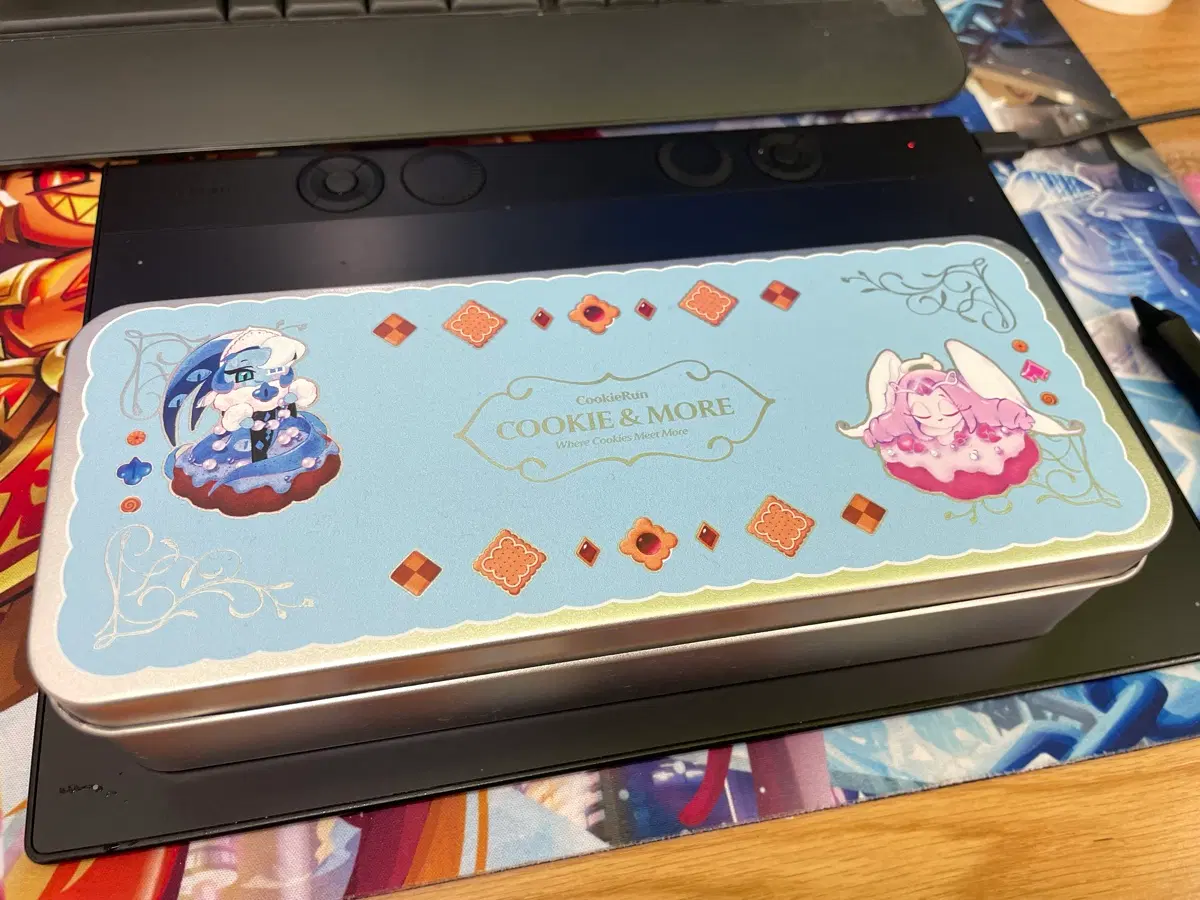 쿠키런 쿠키앤모어 비스트 틴케이스+tcg 스티커 증정