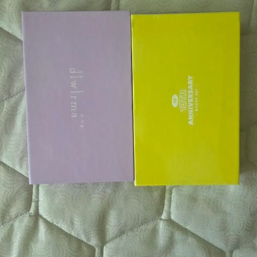아이유 10주년 13주년뱃지