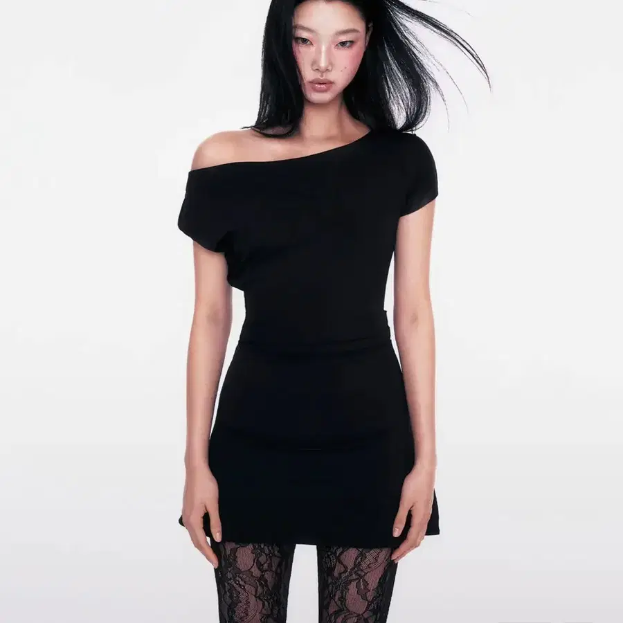 유희 BASIC OFF-SHOULDER DRESS BLACK