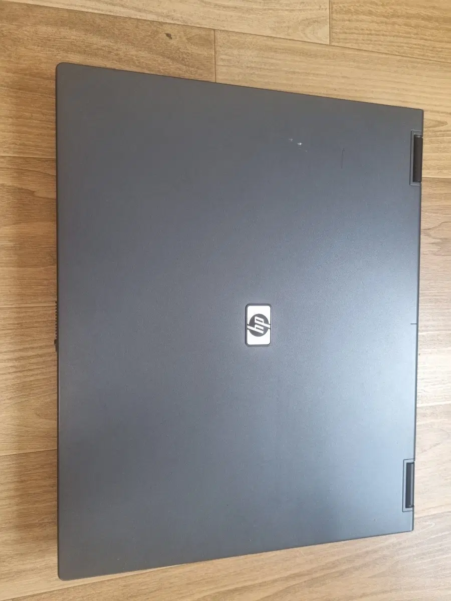 HP 노트북소장용이나 인테리어용으로 내놨습니다아답터가 없으므로 작동여부는 알 수가 없습