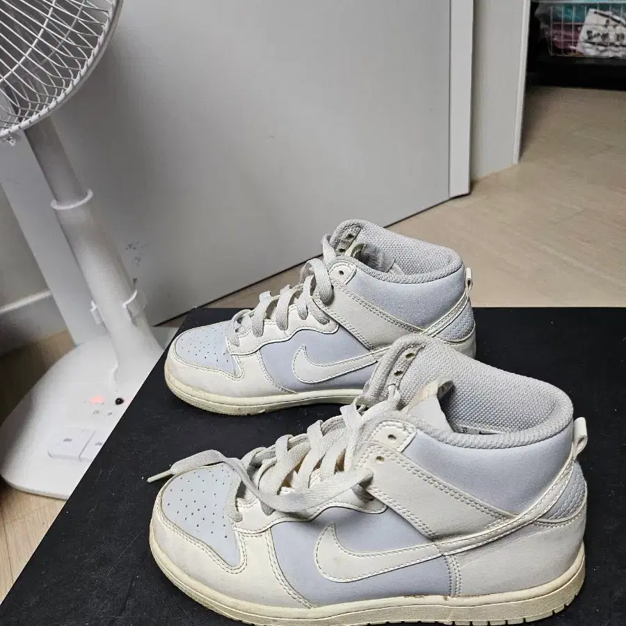 나이키 덩크 하이 라이트 스모크 그레이 220mm 상태매우좋음