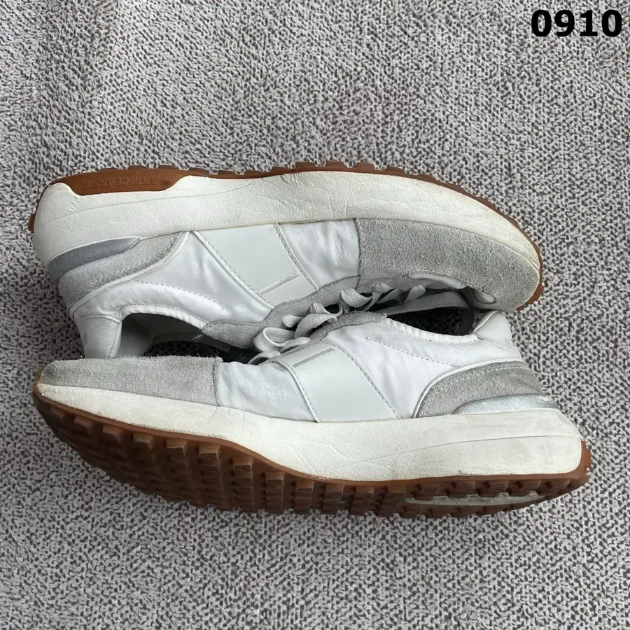 AKIIICLASSIC 스니커즈 화이트 270