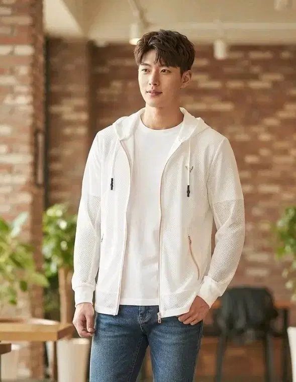 [빅터 정품.무료배송]새상품. 정가 89000원. 남녀공용 후드 매쉬 기능성 집업 화이트 105
