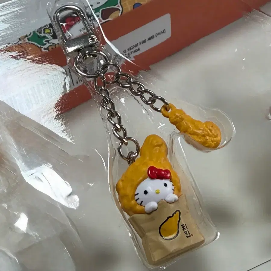 헬로키티 올리브영 수원 치킨 키링 지역키링