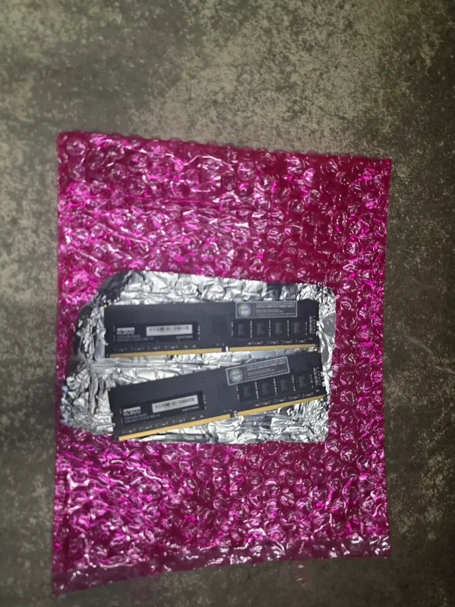 에센코어 16GB DDR4 25600 2개 RAM
