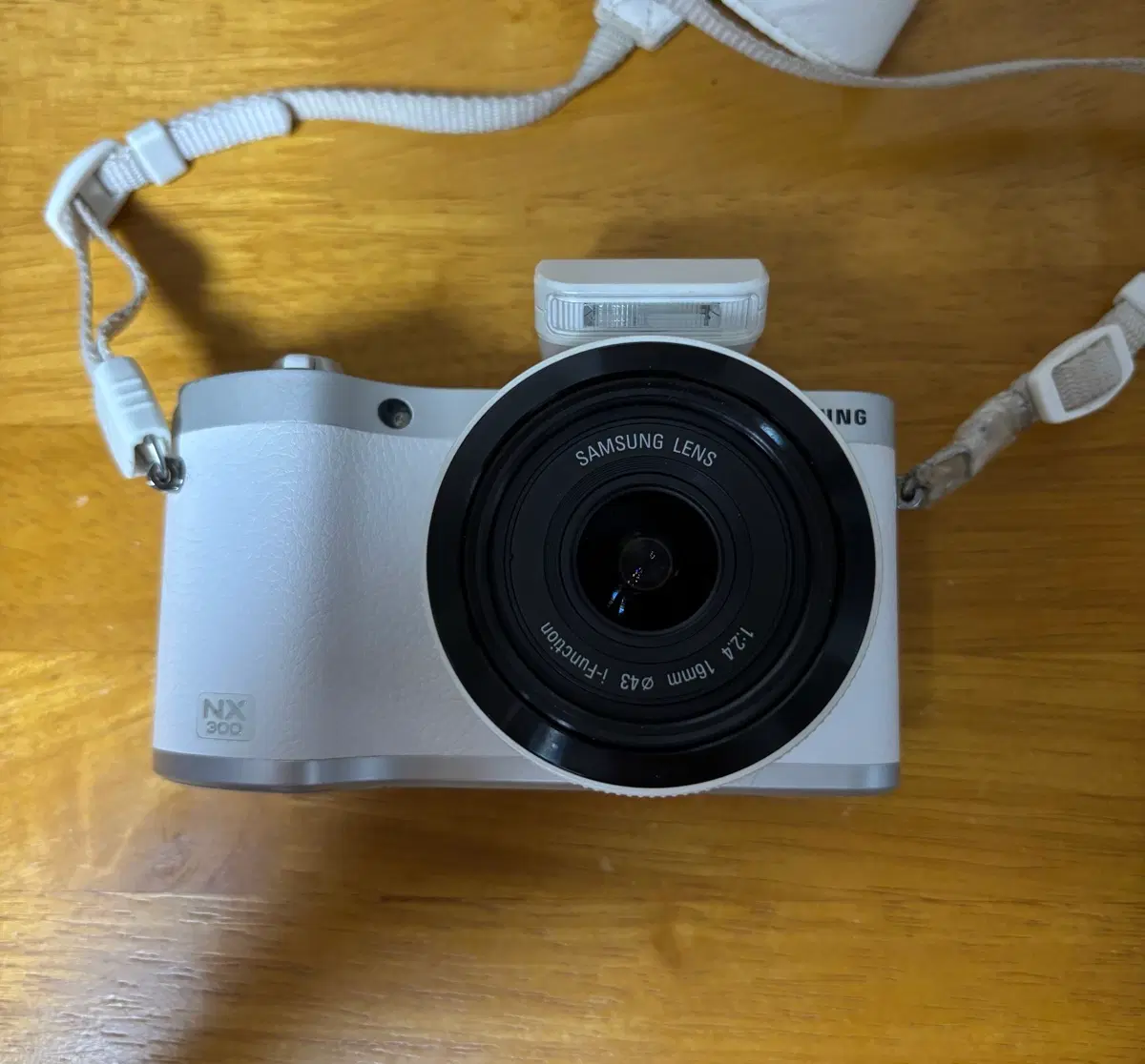 삼성 nx300 카메라 16mm 단렌즈 18-55mm 번들