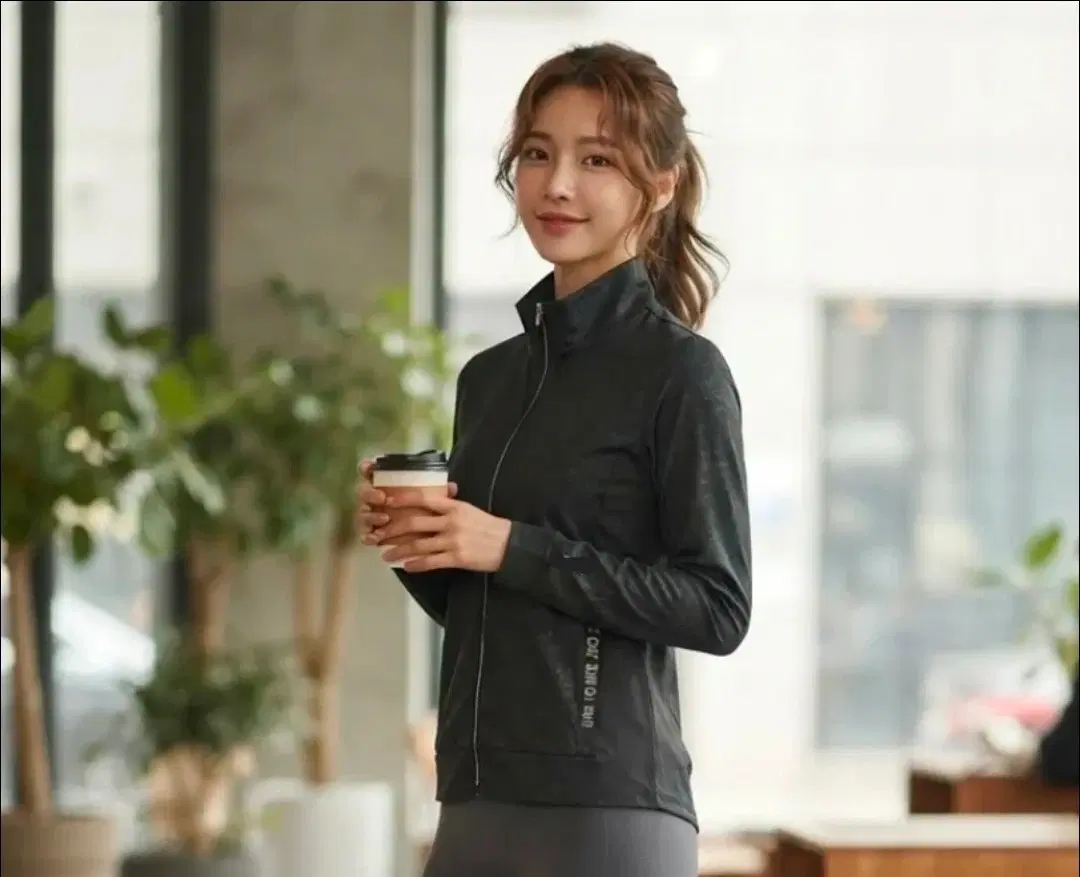 (새상품.무료배송) 정가 245000원.김영주 스포츠 여성 스판 자켓 블랙.90