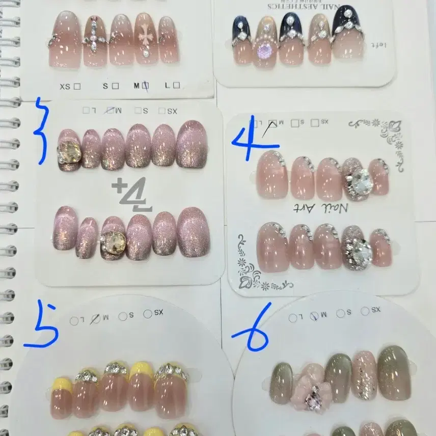 여러가지 수제네일팁 착용샷있어요