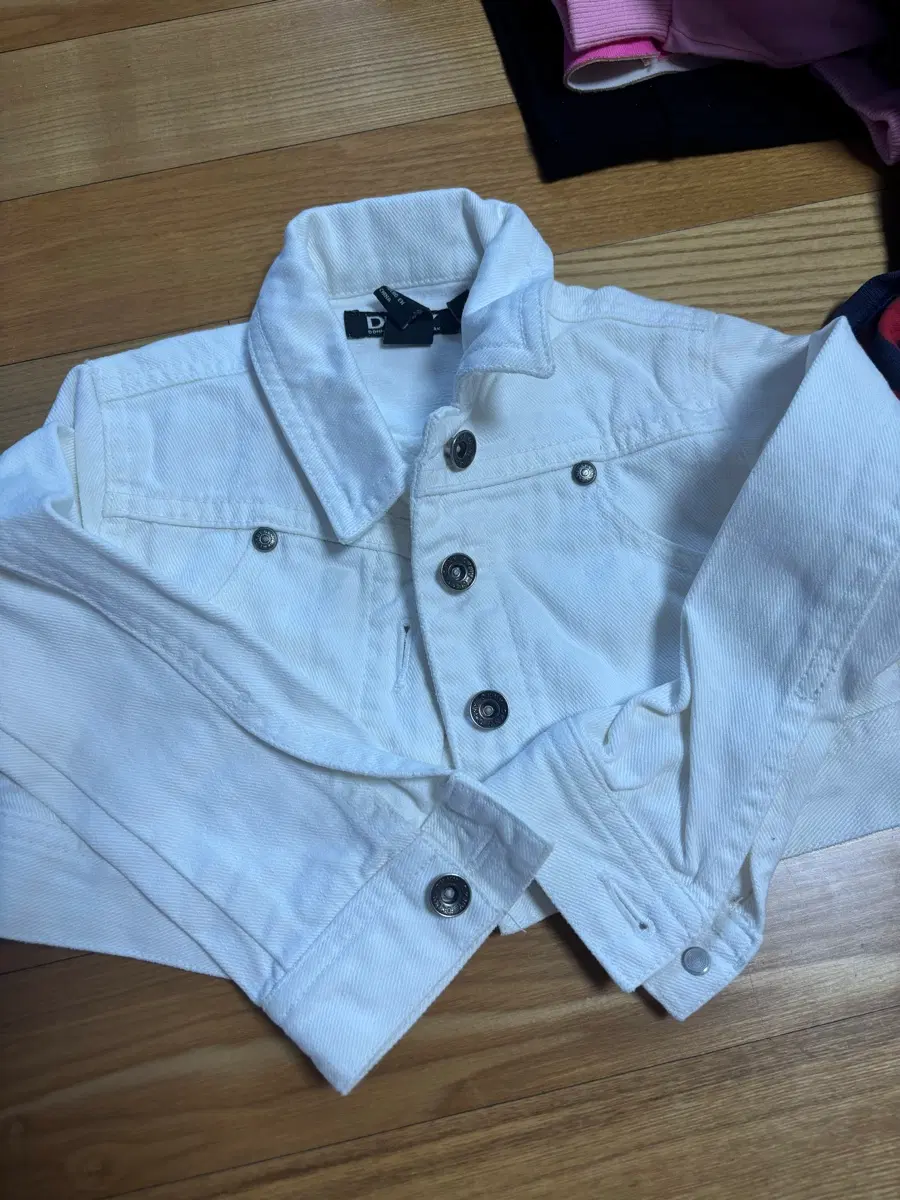 DKNY 흰자켓 3y