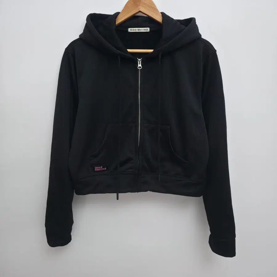 [FREE] 마르디 크롭 후드 집업 블랙