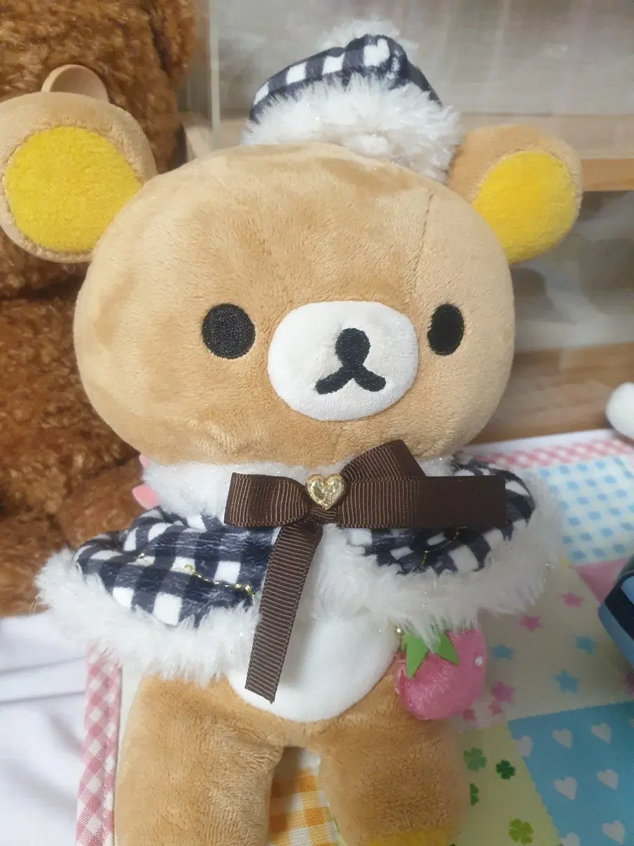 리락쿠마 체크무늬 케이프 인형