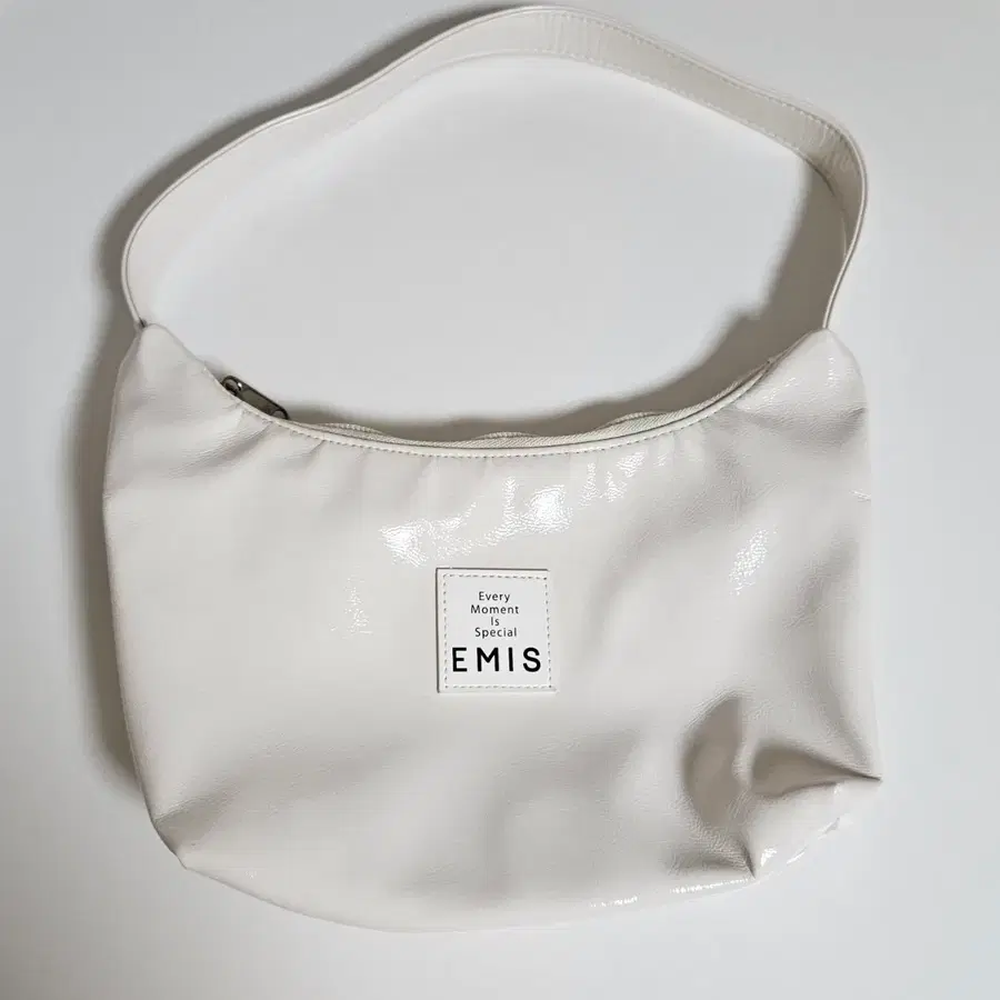 EMIS 이미스 에나멜 호보백 아이보리