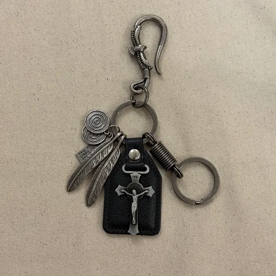 VINTAGE CROSS LEATHER KEYRING