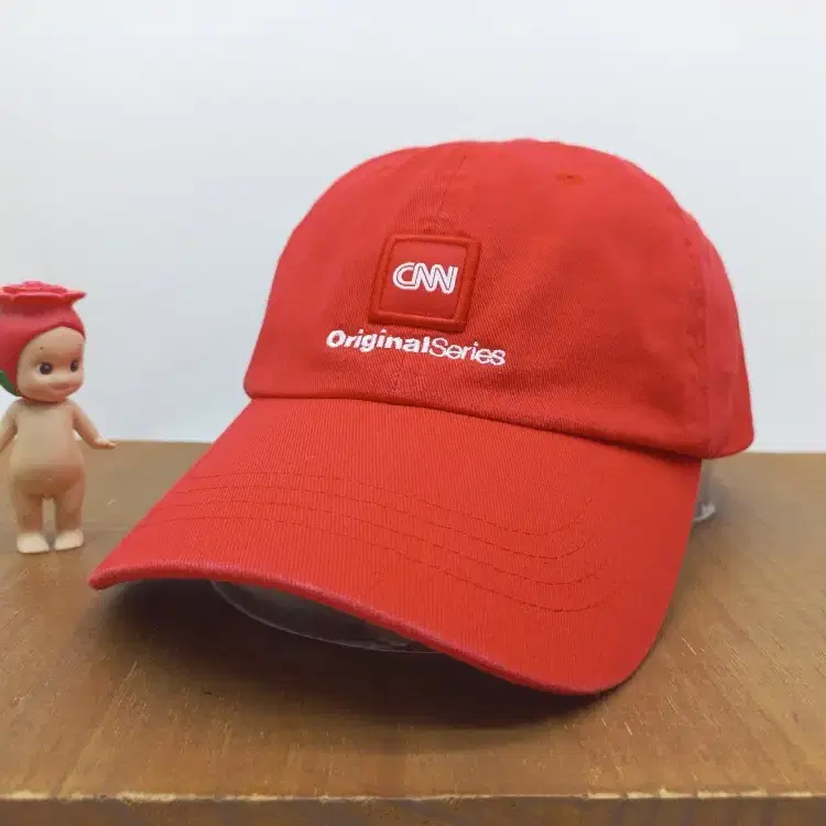 CNN 어패럴 핀치 로고 코튼 볼캡 캐주얼 야구모자 레드