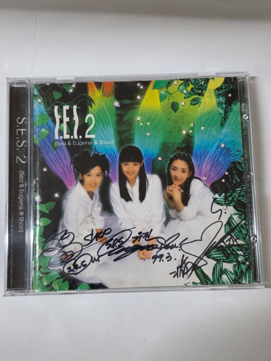 S.E.S. 2집 (씨, 유진, 슈) 친필 싸인 cd 입니다 깨끗합니다