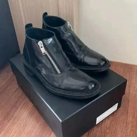 생로랑 아미 부츠 판매합니다.
