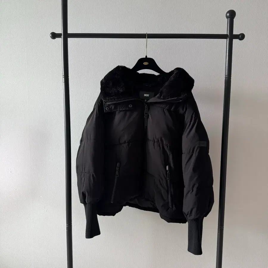 22년도 DKNY 블랙 퍼 후드 패딩 3(S)