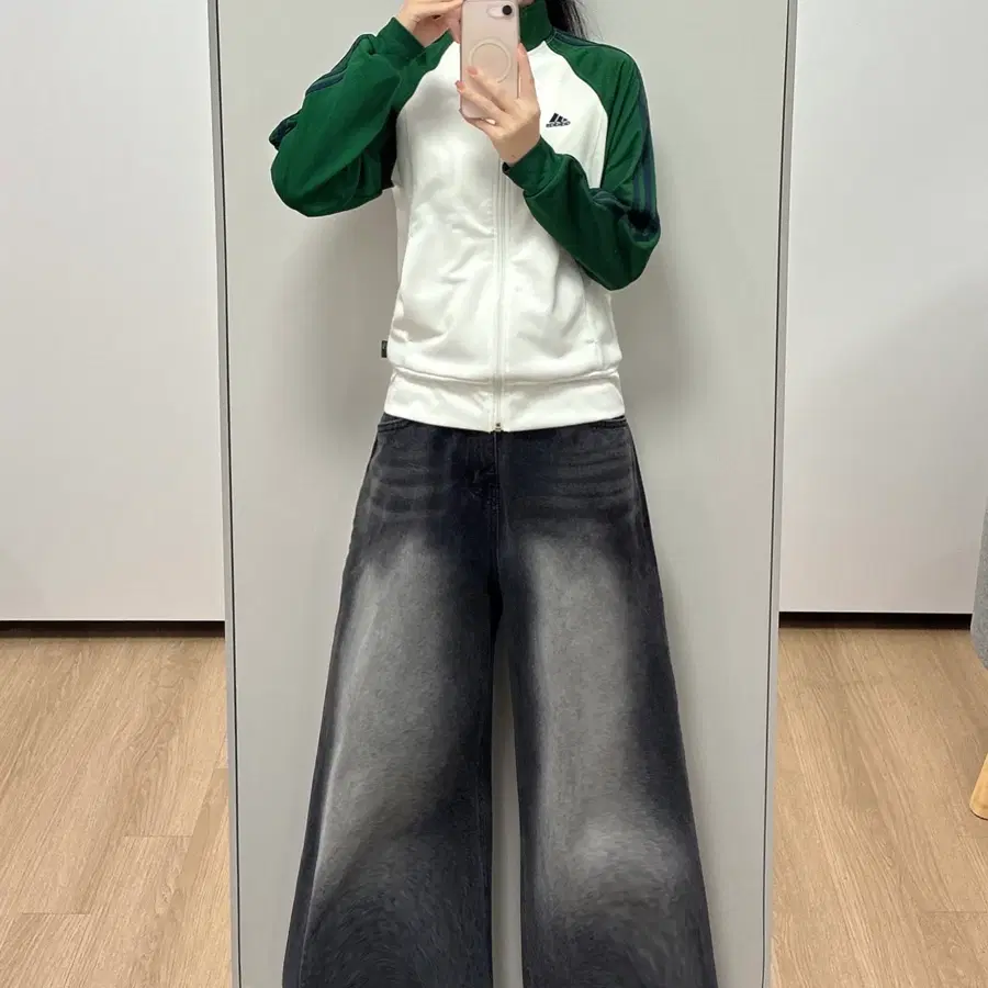 아디다스 자수로고 화이트 그린 트랙탑 져지