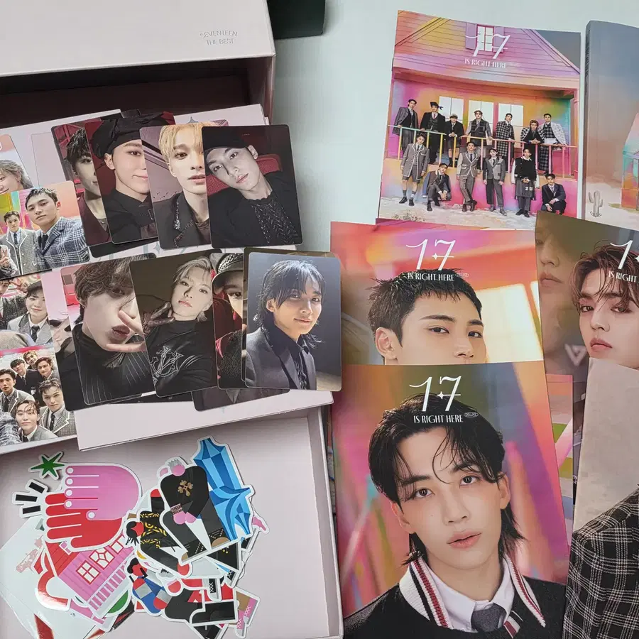 세븐틴 BEST ALBUM '17 IS RIGHT HERE' Deluxe / Dear / HERE / HEAR 판매