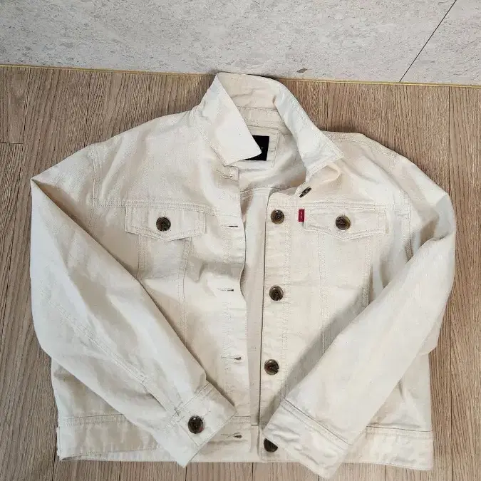 [새상품/미착용] TBJ NEARBY 크림 데님 자켓 (청자켓)