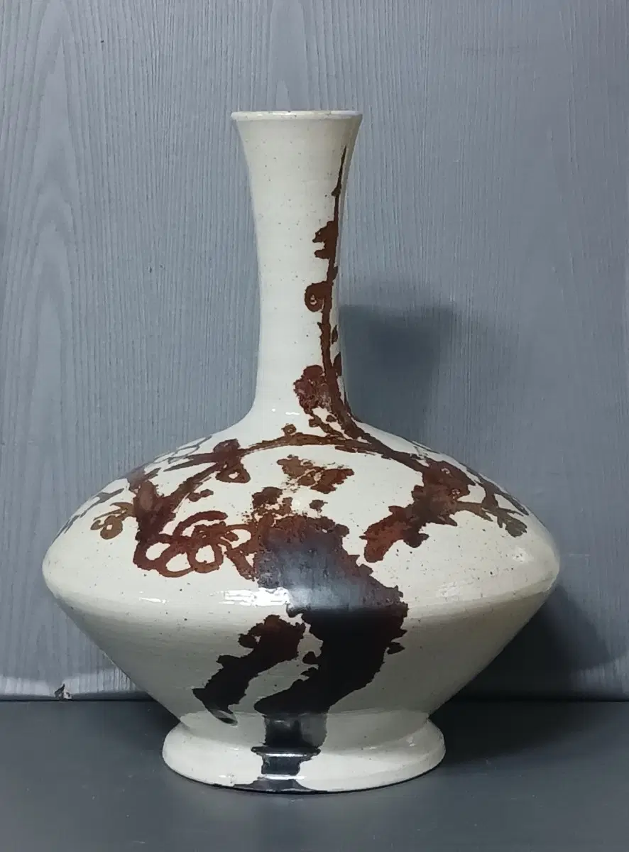 철화매화문백자주병. 청강 정화석