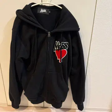 MOBB 후드티 블랙 하트 로고 자수