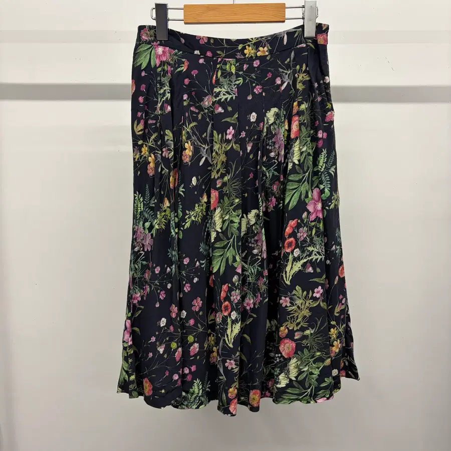BCBG 플라워 플리츠 스커트 55-66