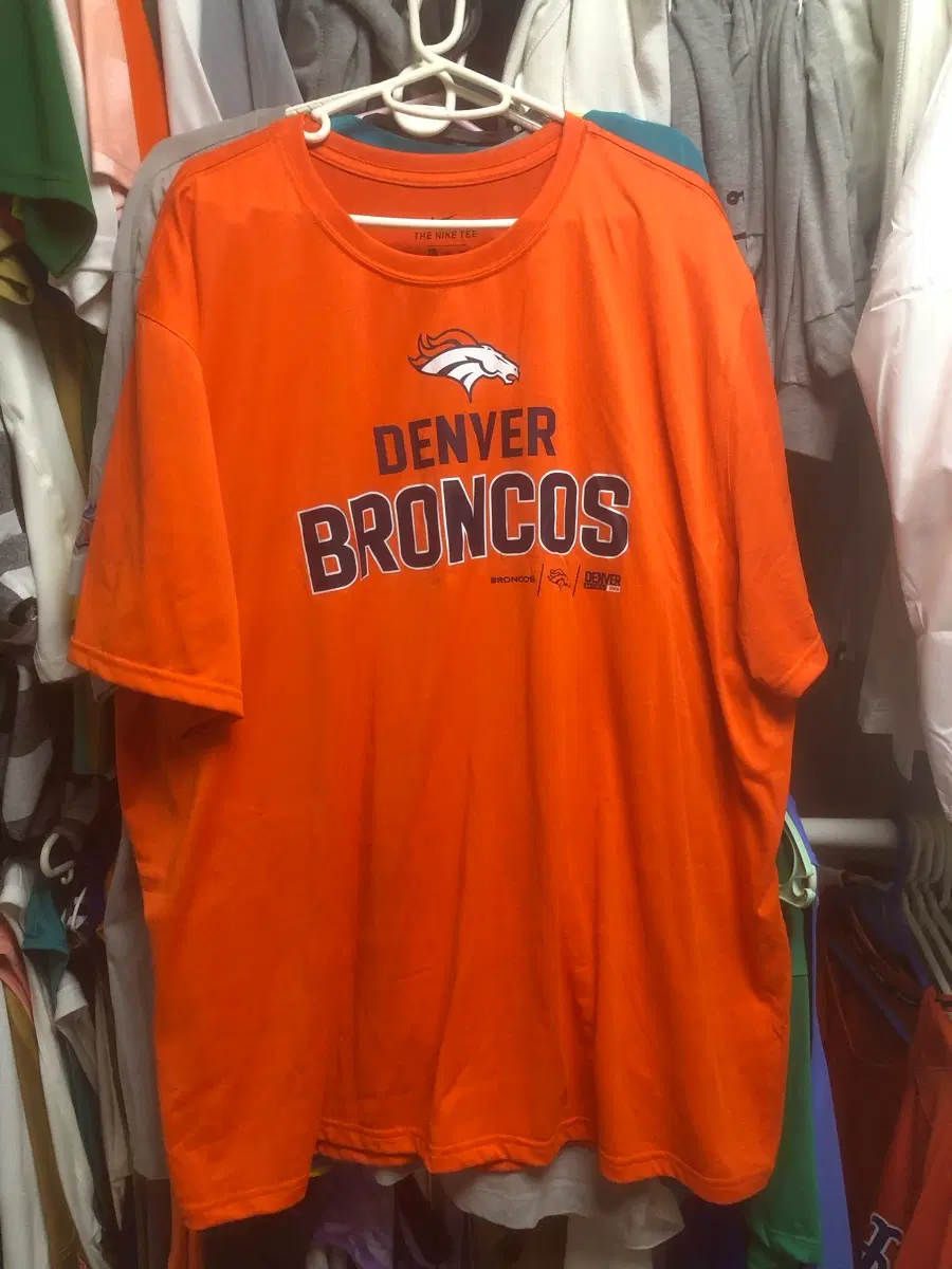(새거급) 나이키 NFL 덴버 브롱코스 오렌지 레전드 커뮤니티 퍼포먼스 반팔 사이즈 3XL