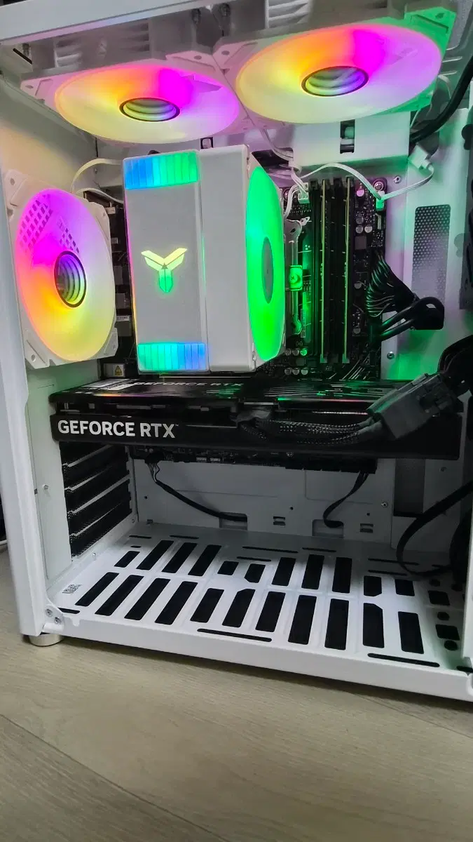 라이젠 9600X + RTX 5070 고사양 게이밍 본체 미사용 (출장1년 AS / 윈도우10)