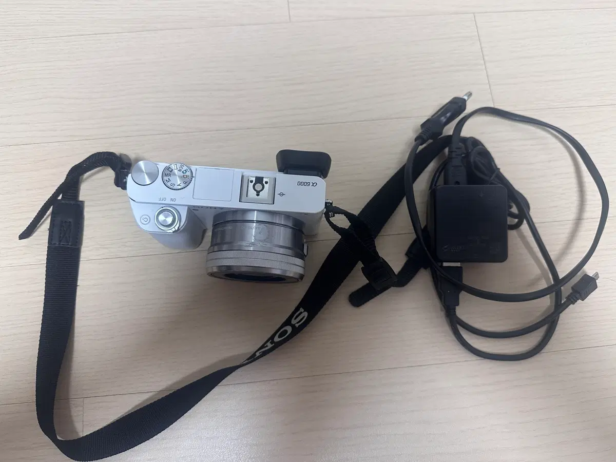 소니 SONY A6000 + 1650 번들렌즈 일괄 46만에 팝니다(컷수4272)